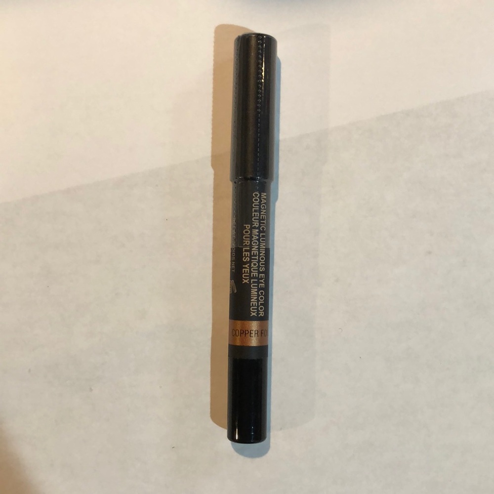 NUDESTIX Magnetic Eye Color
